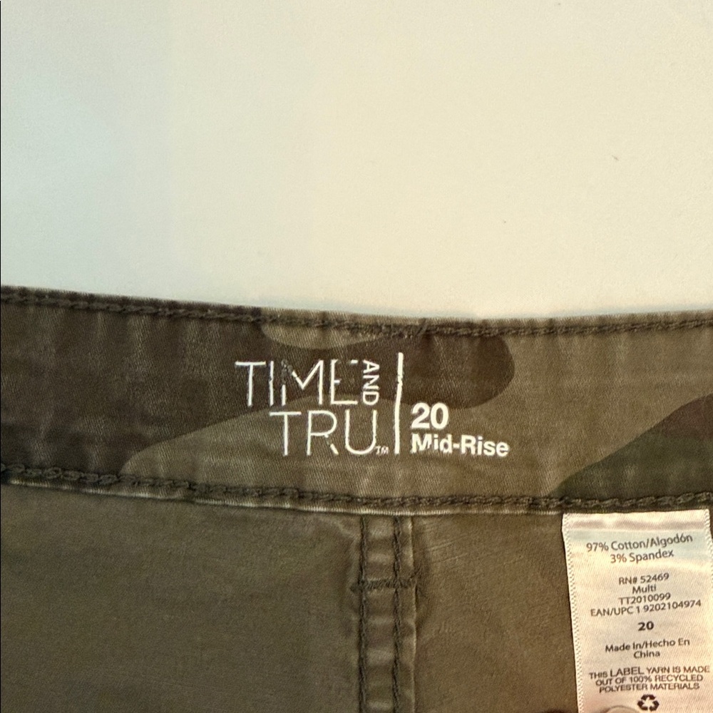 Time and Tru Women's Camo Cargo Shorts - Picture 2 of 5